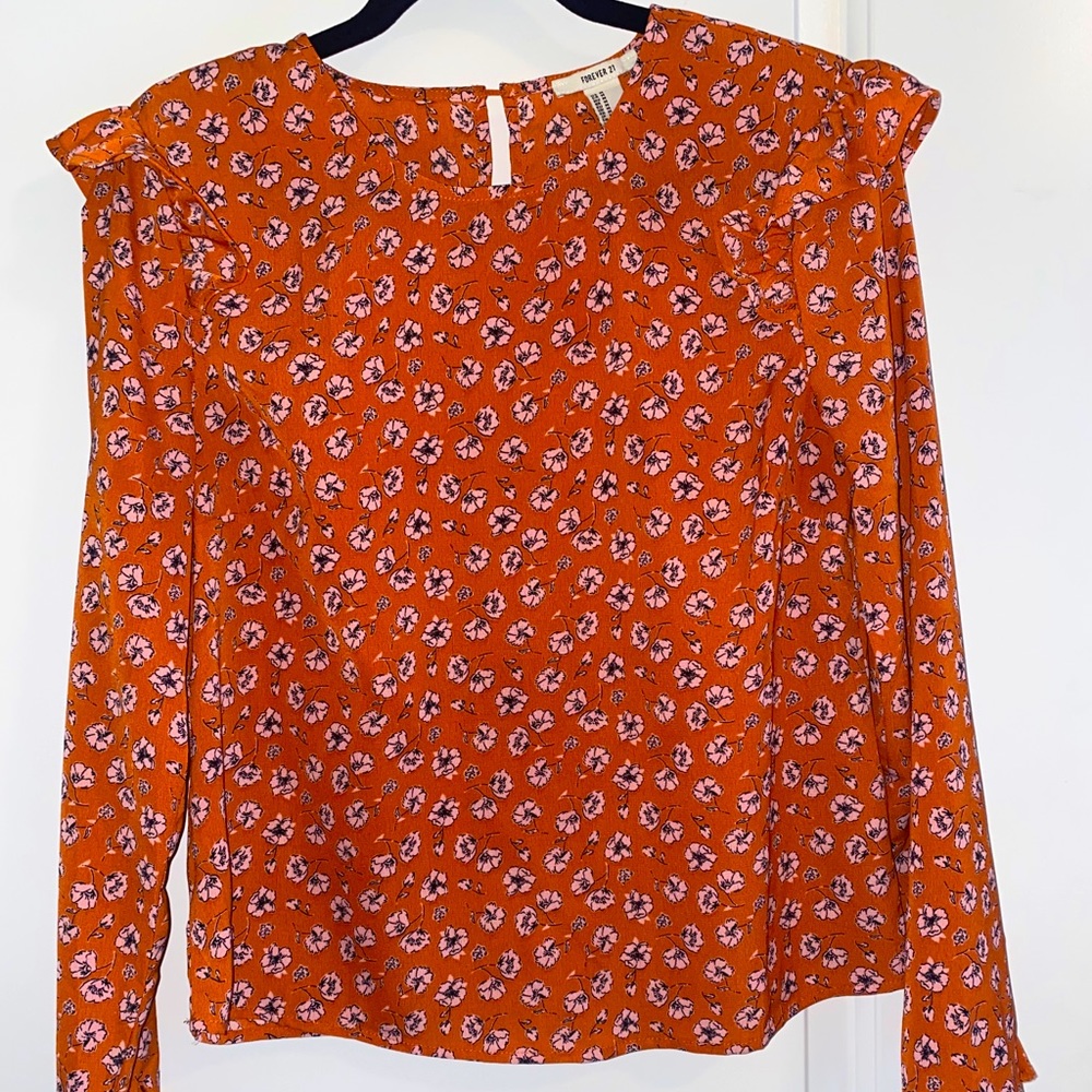 Floral top with ruffle shoulder-like new
